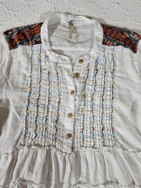 BKE White Peasant Button-Front Top with Wood-Tone Button Size XL
